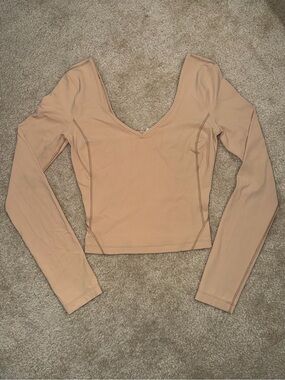 Lululemon athletica Long Sleeve V-Neck Align Crop Top in Nude Peach Beige size 0